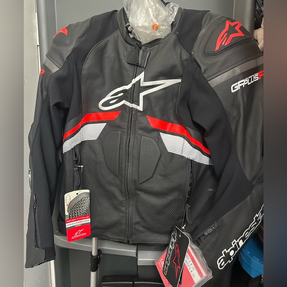 NWT NEW Alpinestars Black and Red Motorcycle Racing Jacket GP Plus R V3 Airflow